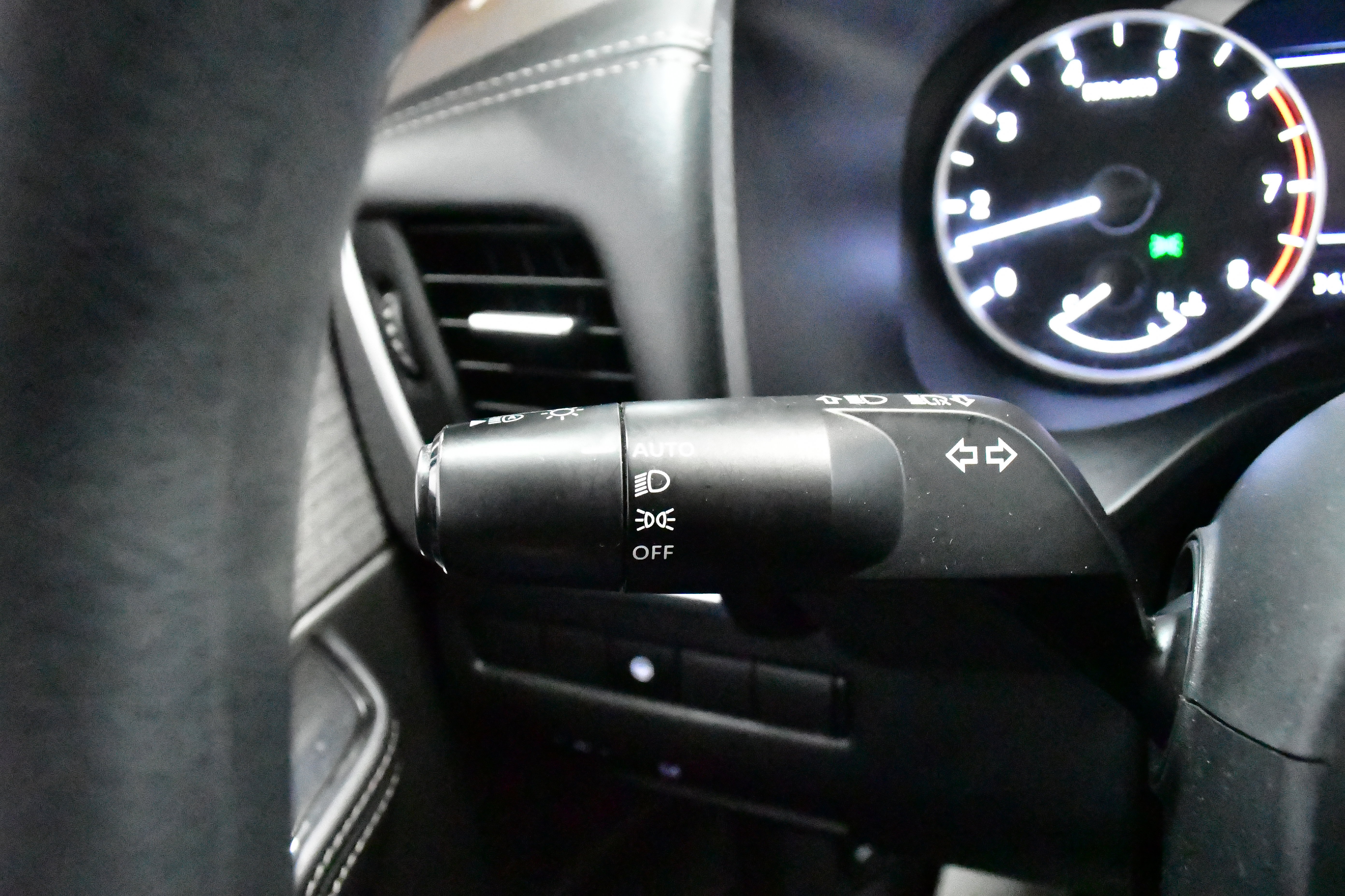 Used 2023 Nissan Rogue SV image 35