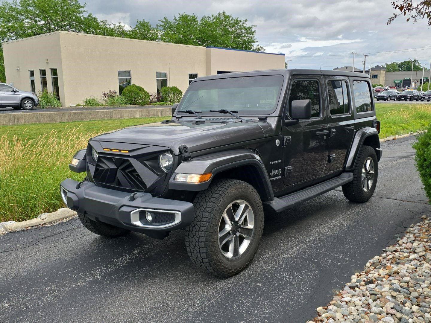 Used 2020 Jeep Wrangler Unlimited Sahara w/ Cold Weather Group AWD/4WD image 3