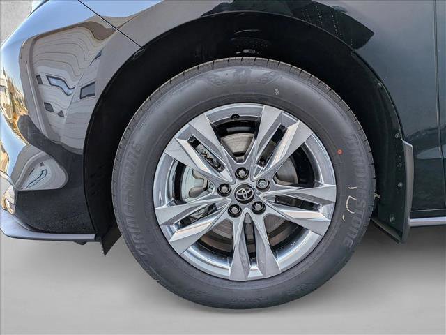 New 2026 Toyota Sienna XLE image 10