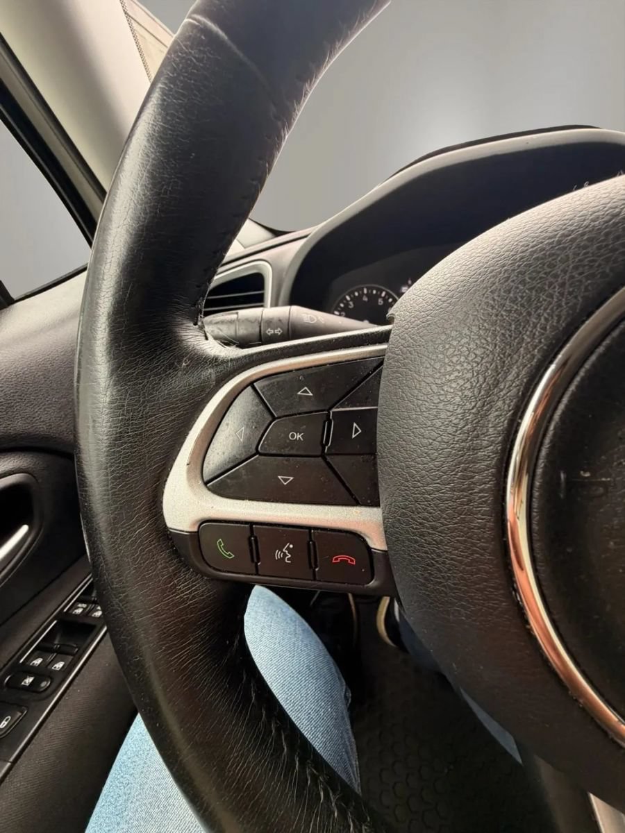 Used 2021 Jeep Renegade Latitude w/ Convenience Group AWD/4WD image 18
