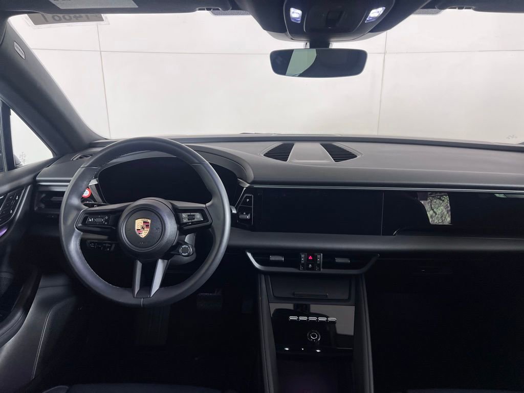 Certified 2025 Porsche Macan Electric image 23
