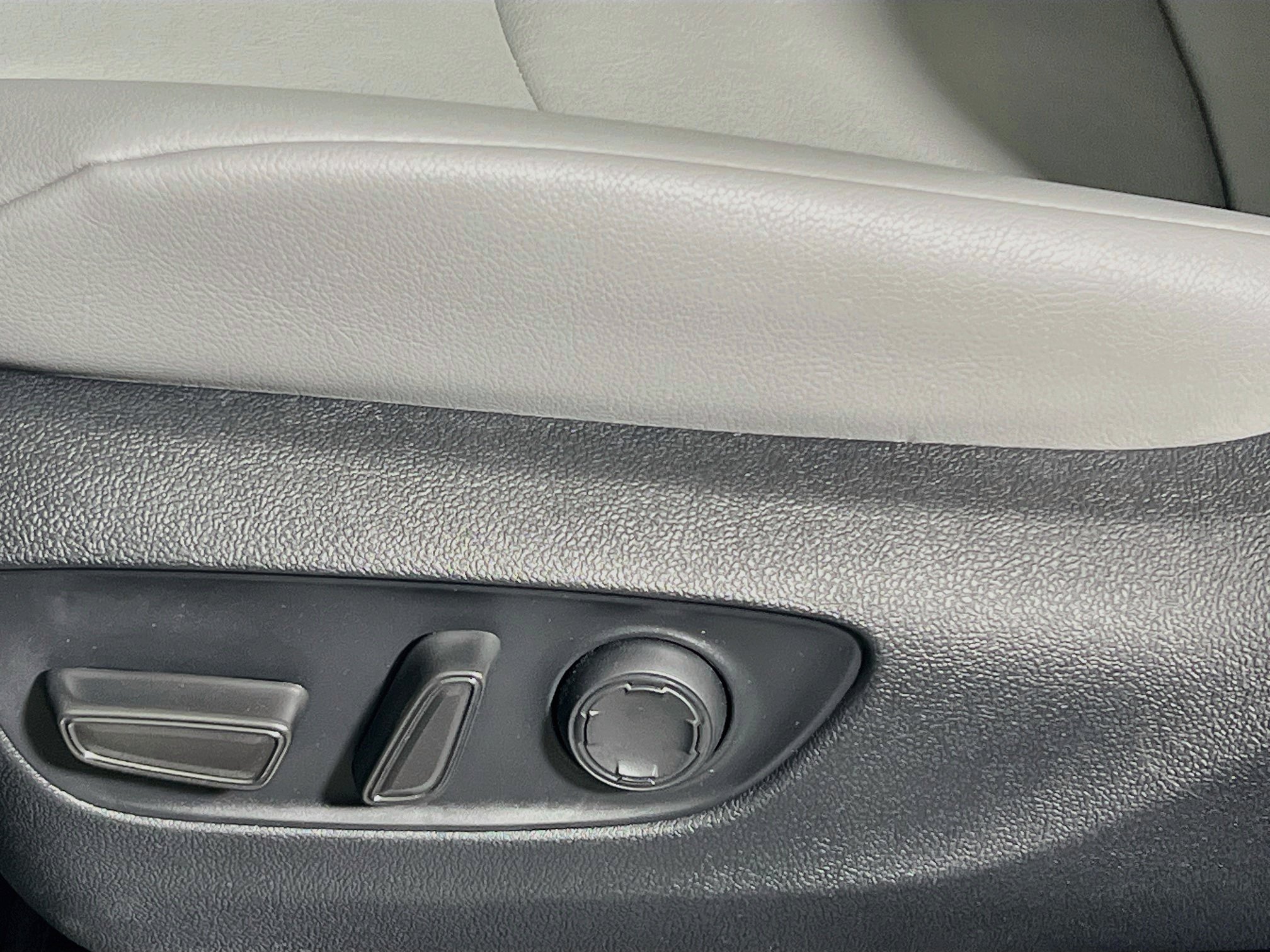 Used 2026 Toyota Sienna XLE FWD image 15