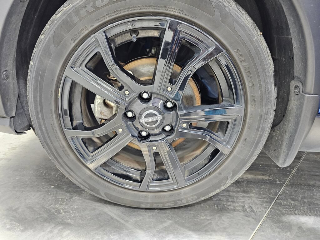Used 2023 Nissan Kicks SR w/ SR Premium Package FWD image 9