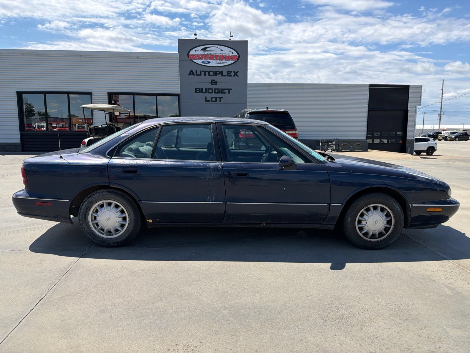 Used 1998 Oldsmobile 88 Royale LS FWD image 1