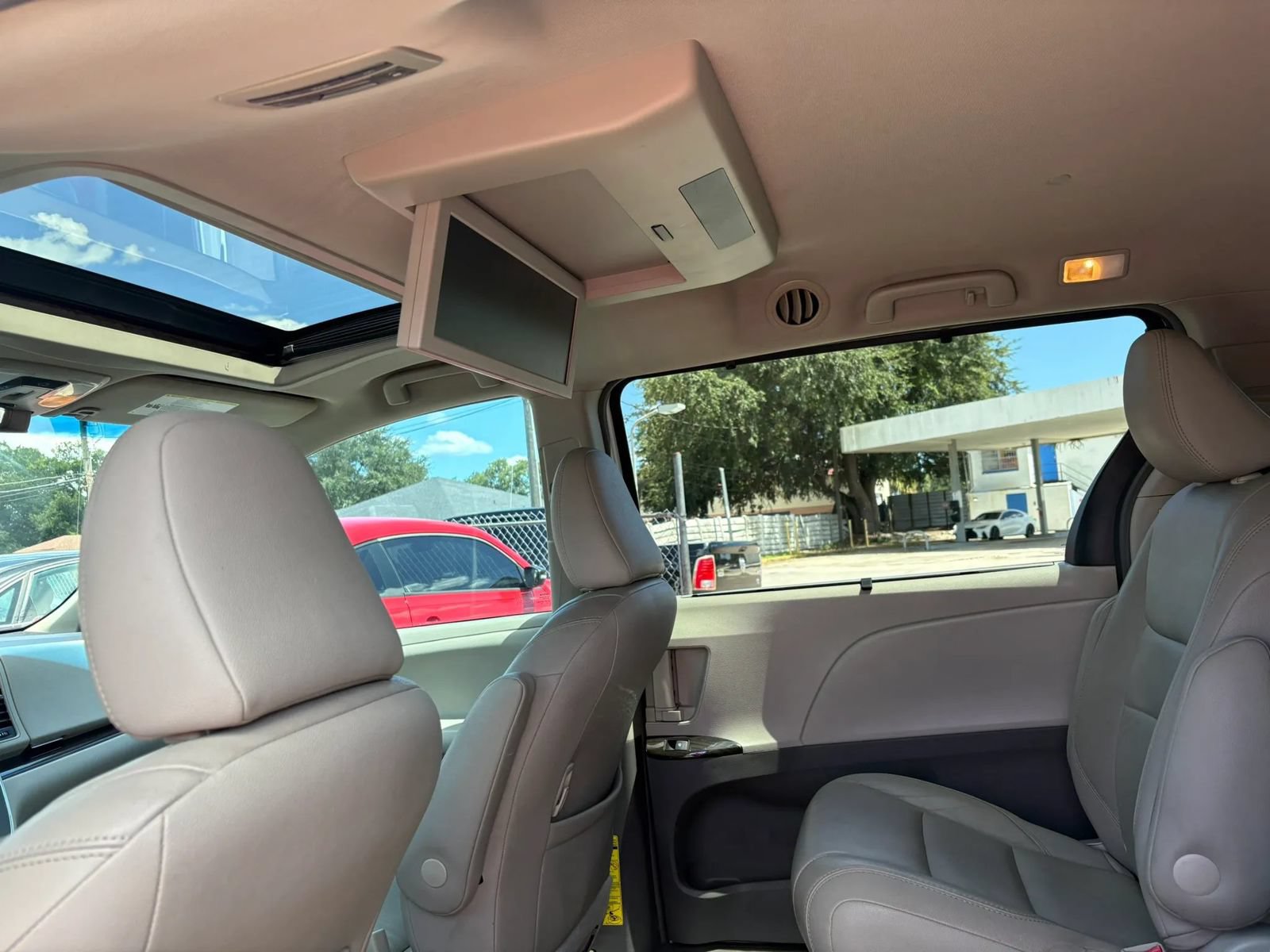 Used 2015 Toyota Sienna XLE Premium FWD image 13