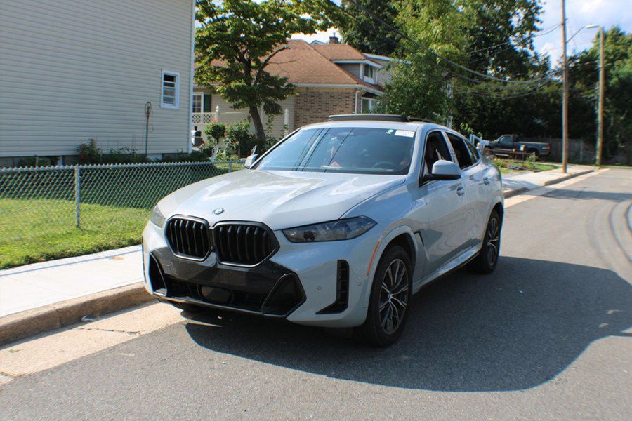 Used 2024 BMW X6 xDrive40i w/ Premium Package AWD/4WD image 2