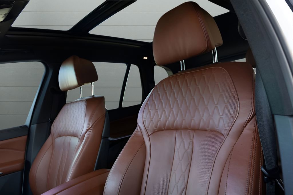 Used 2022 BMW X5 M50i w/ Executive Package AWD/4WD image 2