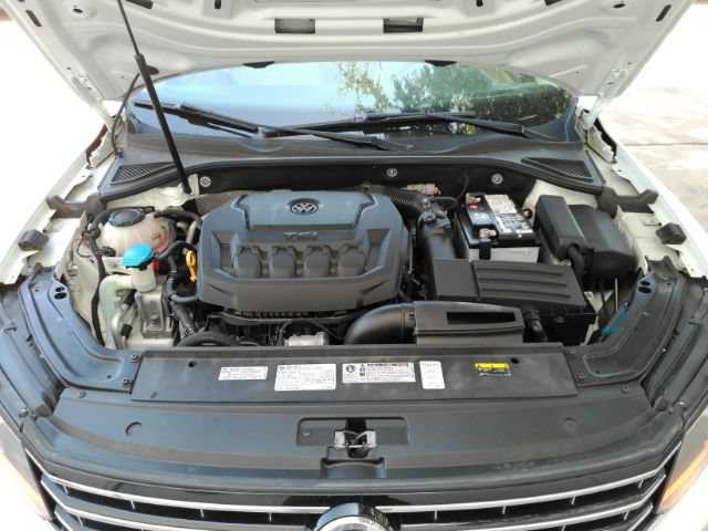 Used 2019 Volkswagen Passat 2.0T Wolfsburg w/ Wheels & Sunroof Package FWD image 49