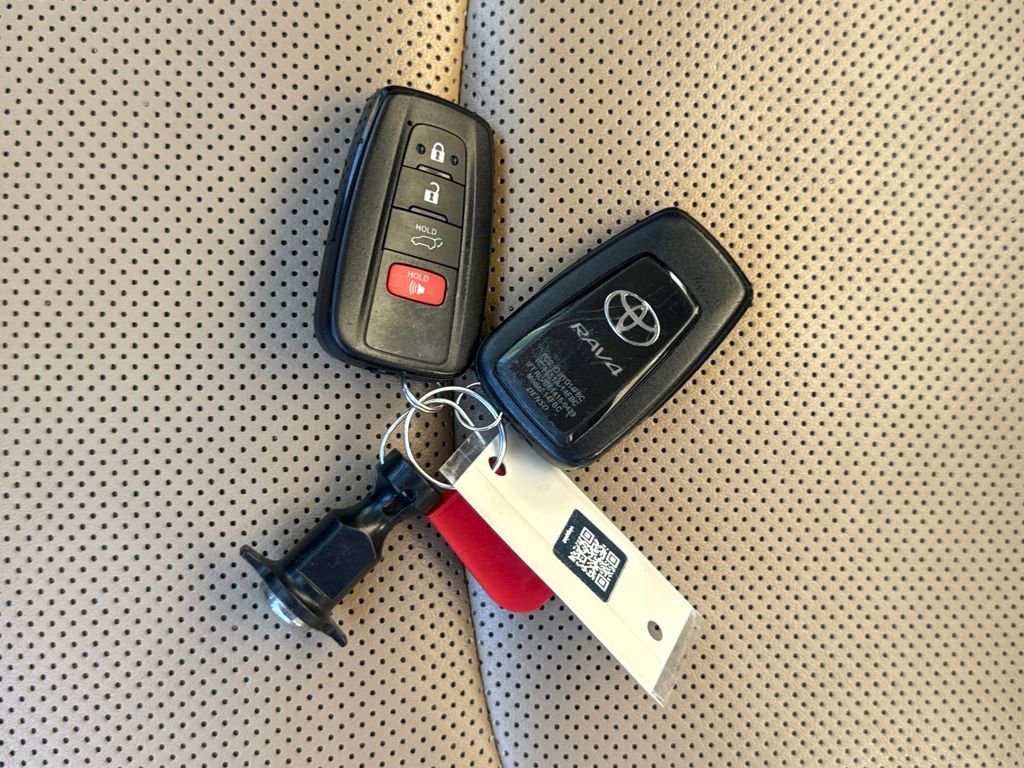 Used 2020 Toyota RAV4 Limited w/ Limited Grade Weather Package image 29