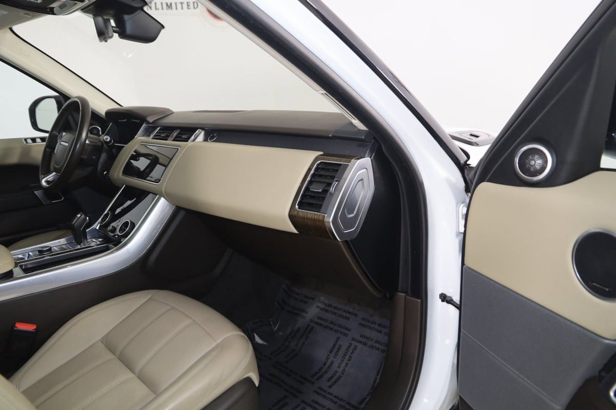 Used 2020 Land Rover Range Rover Sport SE image 44