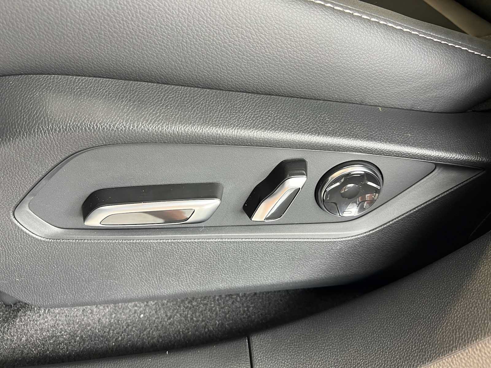New 2026 Acura RDX SH-AWD image 17