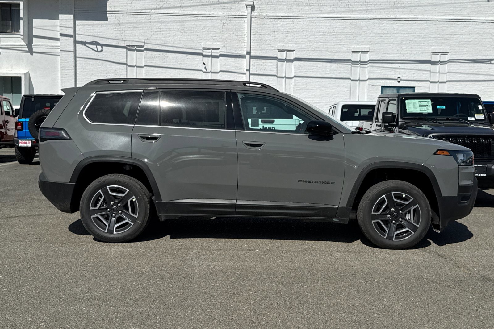 New 2026 Jeep Cherokee Laredo image 2