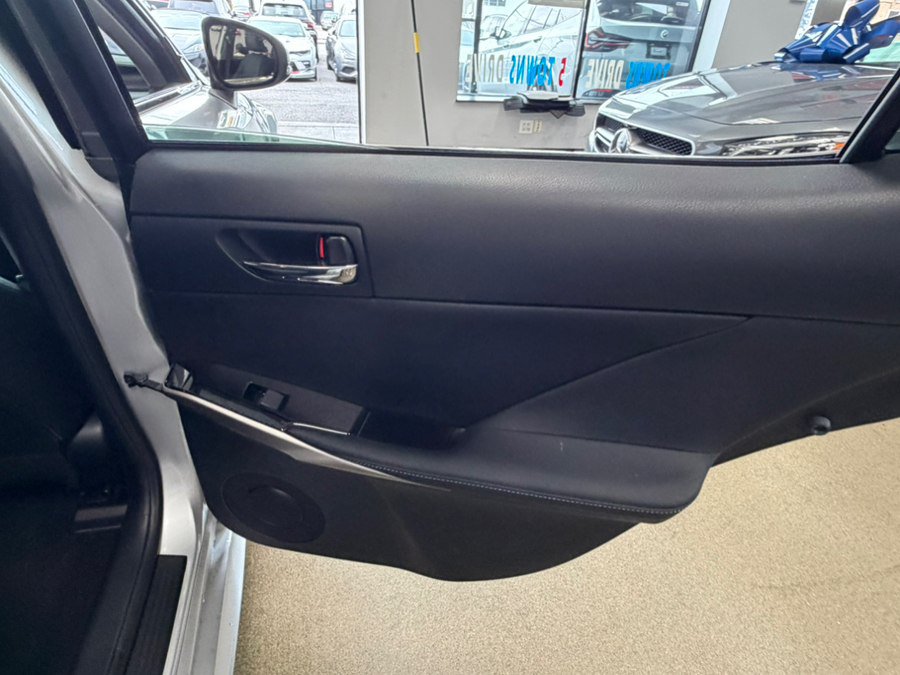 Used 2015 Lexus IS 250 w/ Premium Package RWD image 32