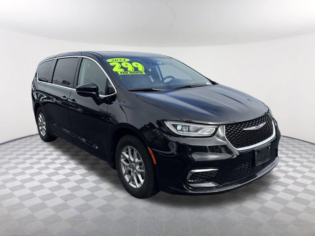 Used 2024 Chrysler Pacifica Touring-L image 3