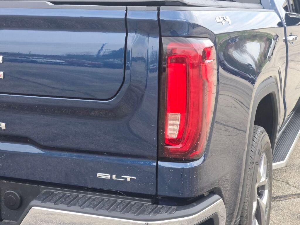 Used 2022 GMC Sierra 1500 SLT w/ SLT Convenience Package AWD/4WD image 13