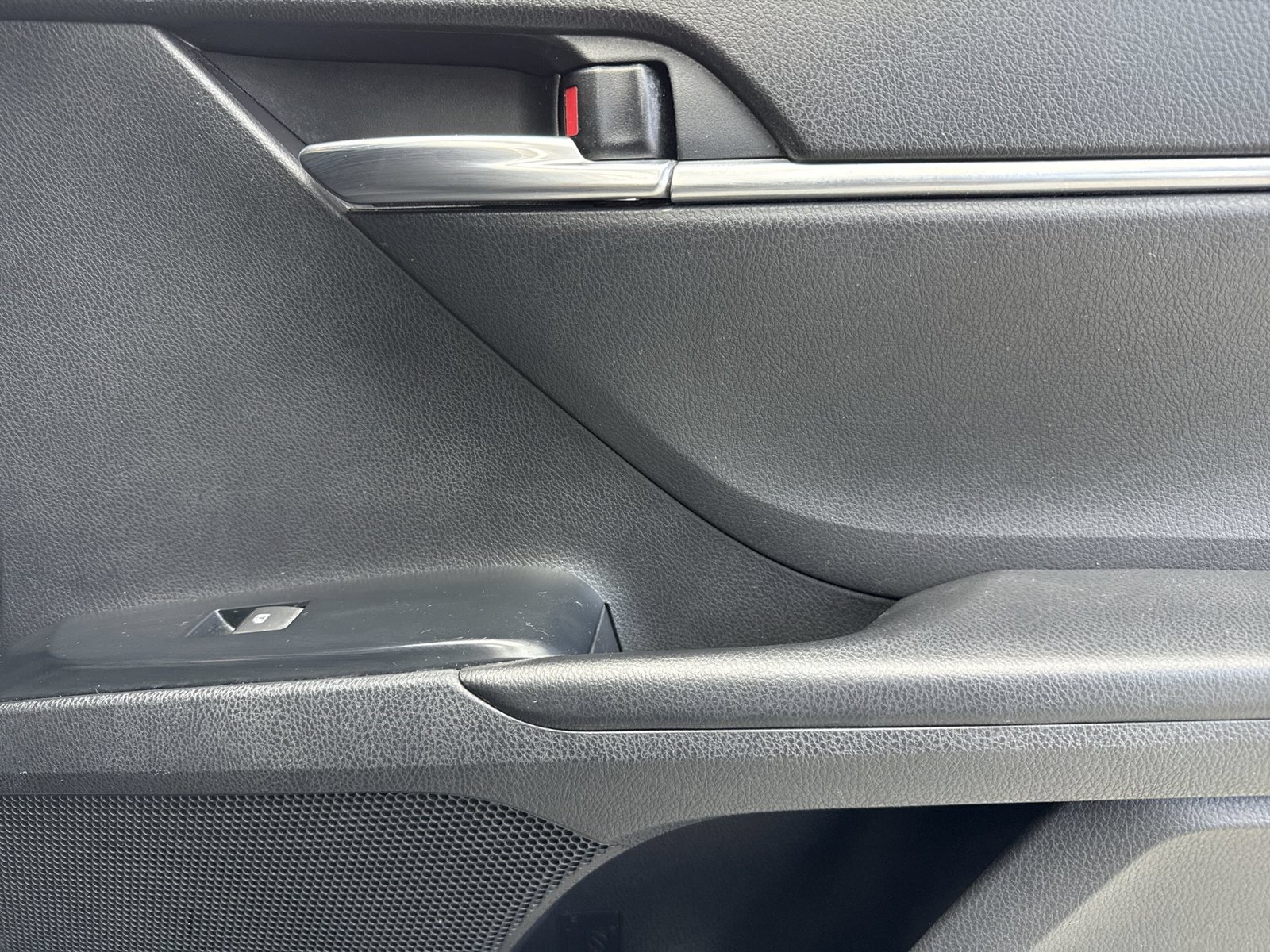Used 2019 Toyota Camry SE FWD image 36