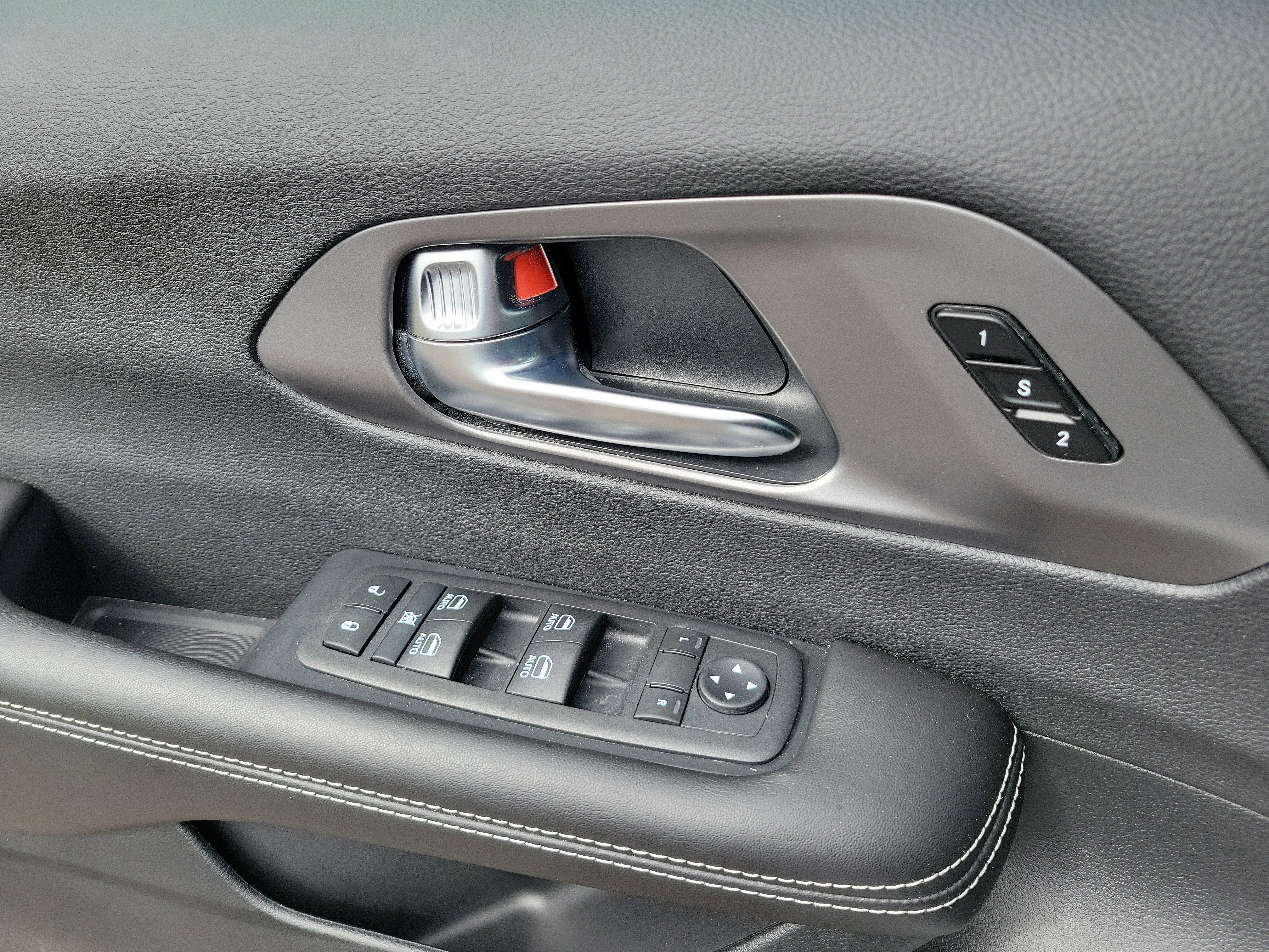 Used 2026 Chrysler Pacifica Select image 22