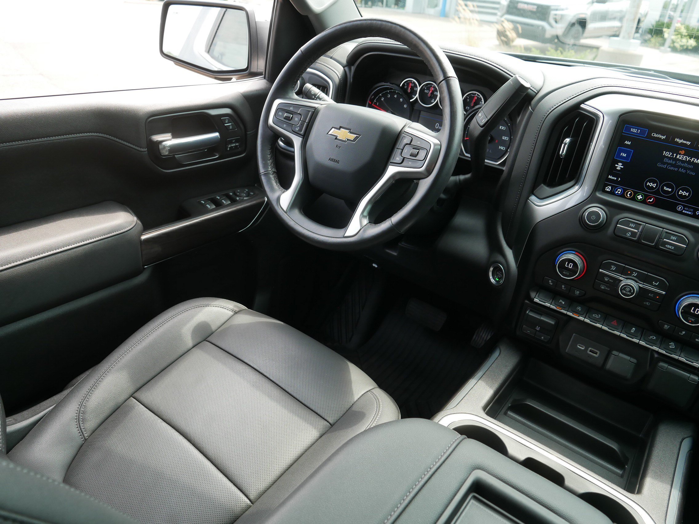 Used 2021 Chevrolet Silverado 1500 LTZ AWD/4WD image 9