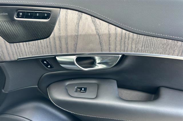 Certified 2023 Volvo XC90 T8 Ultimate w/ Protection Package Premier image 19