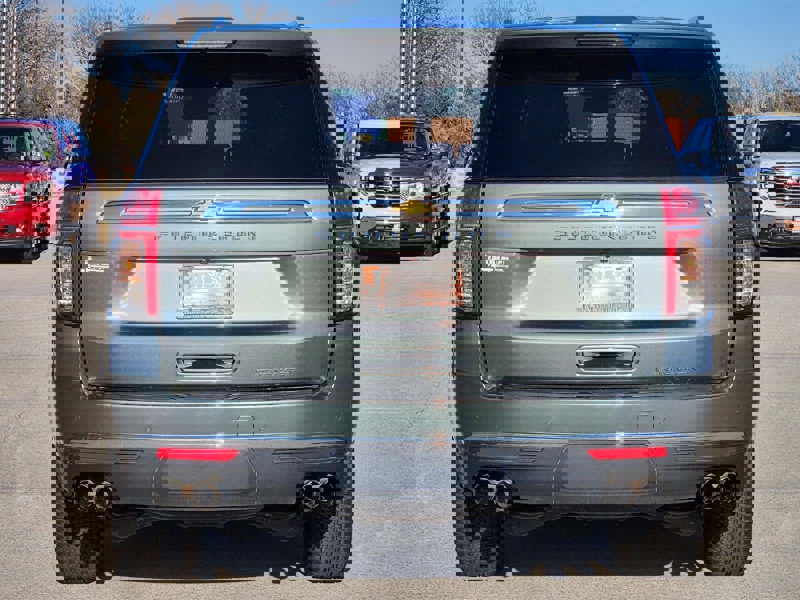 Used 2023 Chevrolet Suburban Premier image 9