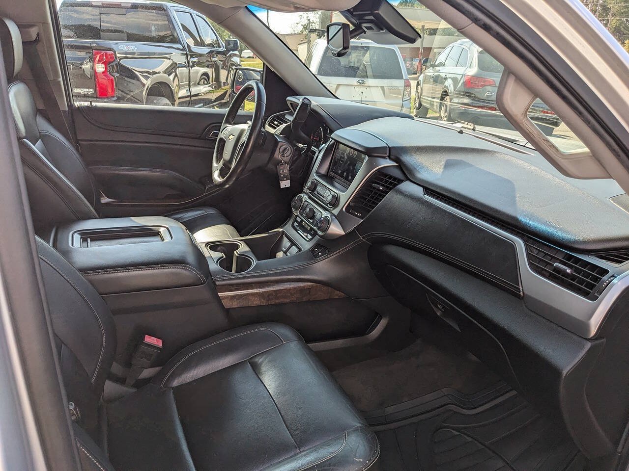 Used 2015 Chevrolet Suburban LT RWD image 19