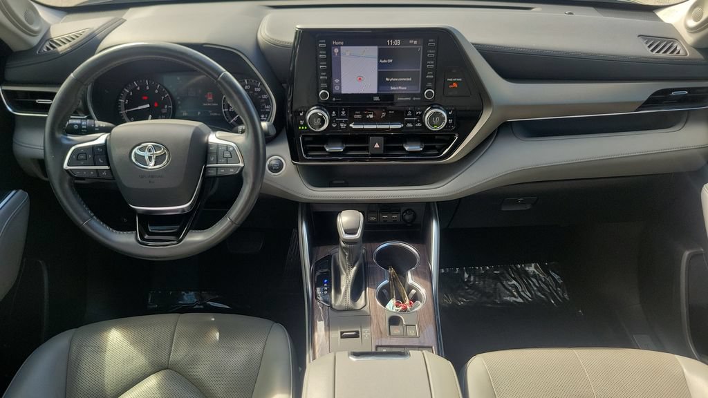 Certified 2021 Toyota Highlander Limited FWD image 11