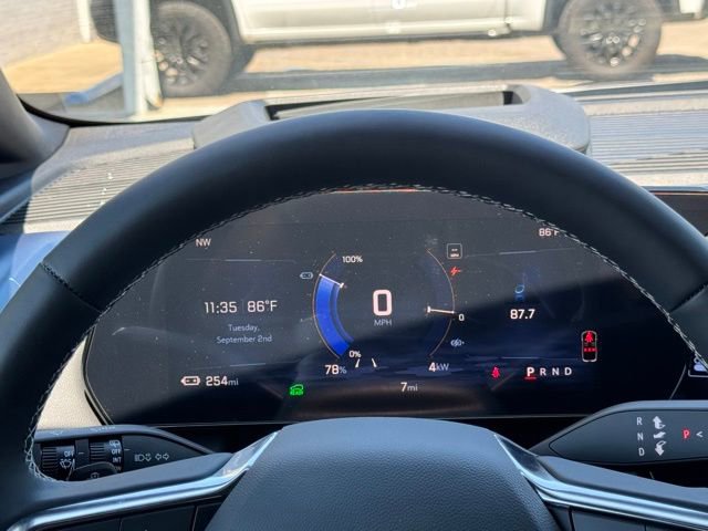 New 2025 Chevrolet Equinox EV LT w/ Convenience Package II image 26