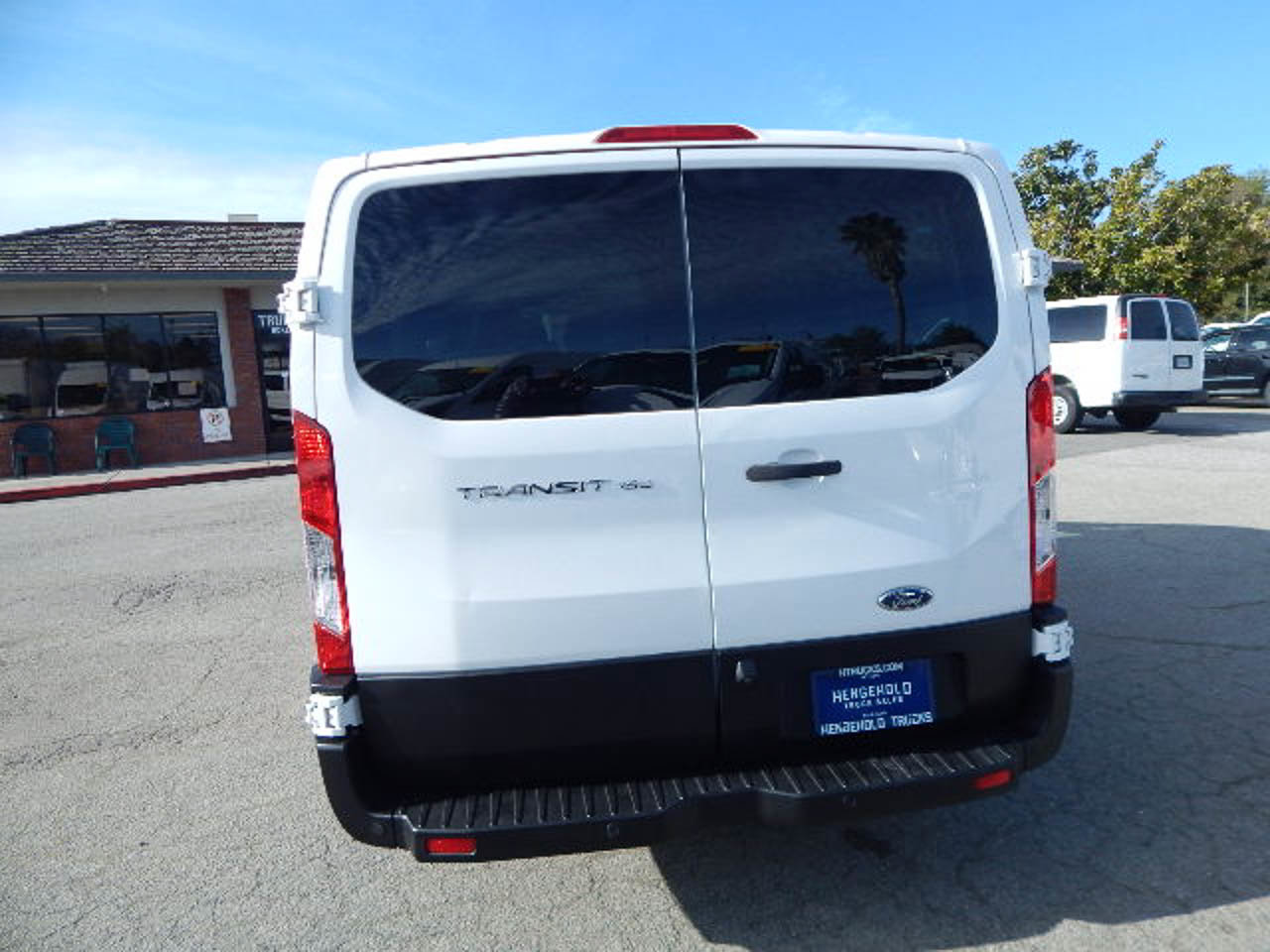 Used 2016 Ford Transit 150 XL image 3