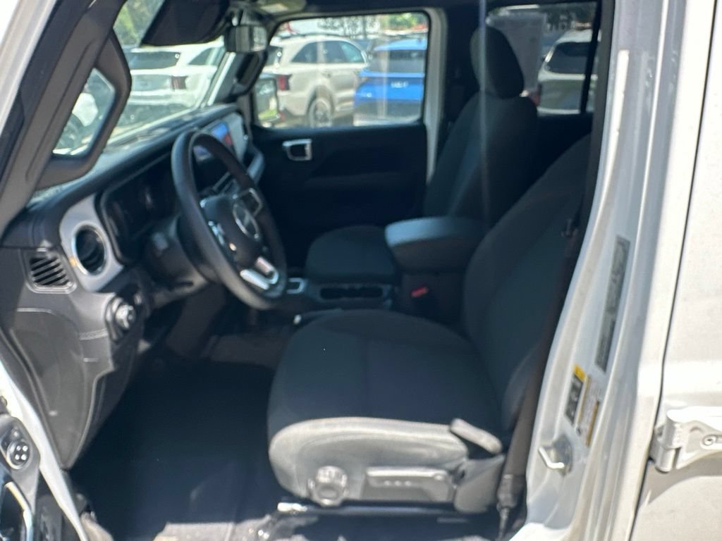 Used 2025 Jeep Wrangler Unlimited Sahara AWD/4WD image 14