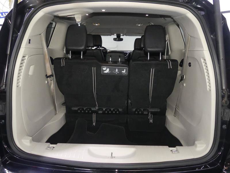 Used 2018 Chrysler Pacifica Touring-L Plus FWD image 9