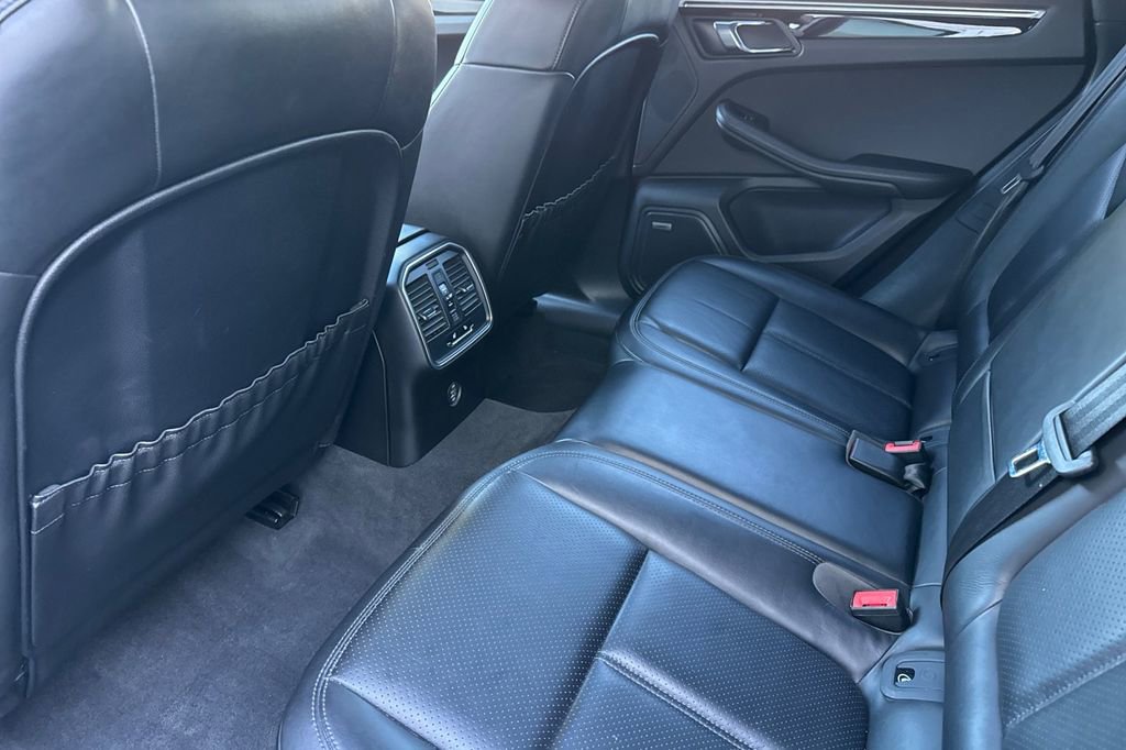 Used 2018 Porsche Macan image 11