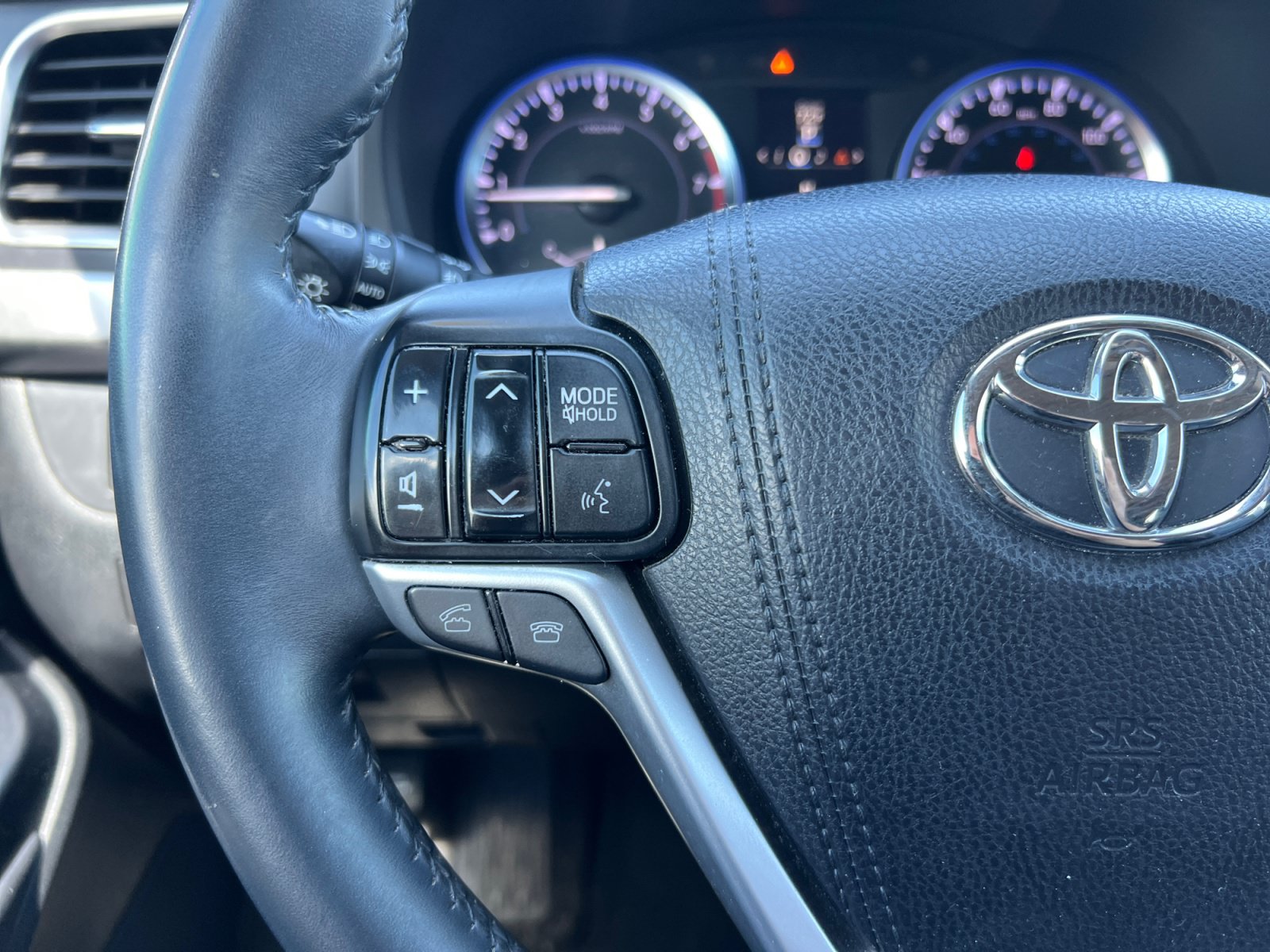 Used 2015 Toyota Highlander XLE AWD/4WD image 30