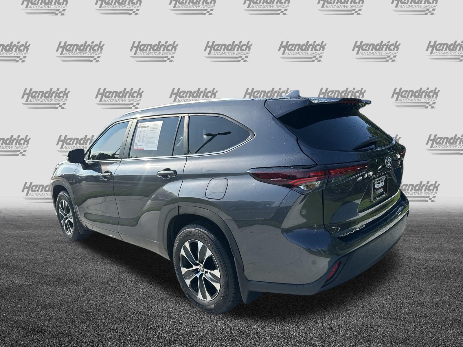 Used 2024 Toyota Highlander XLE FWD image 8