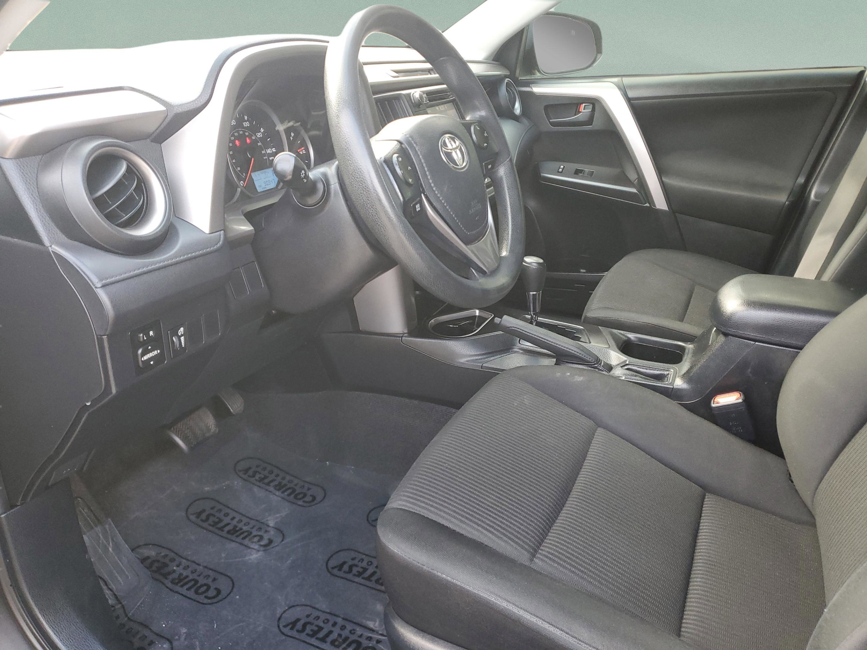 Used 2016 Toyota RAV4 LE image 15