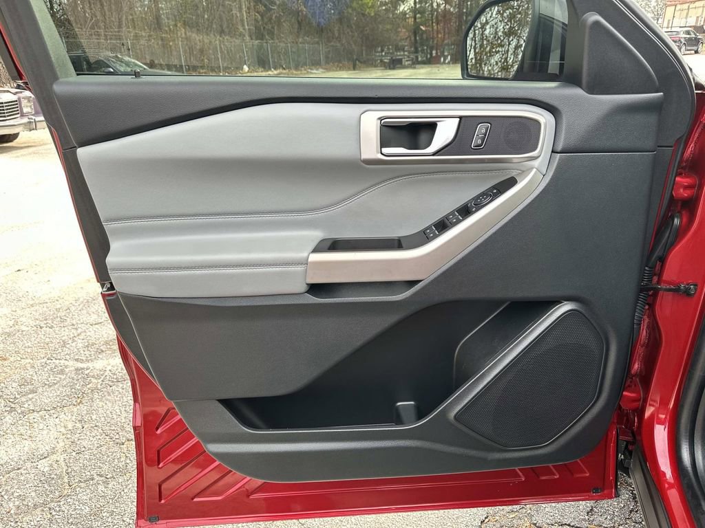 Used 2023 Ford Explorer XLT w/ Equipment Group 202A image 10