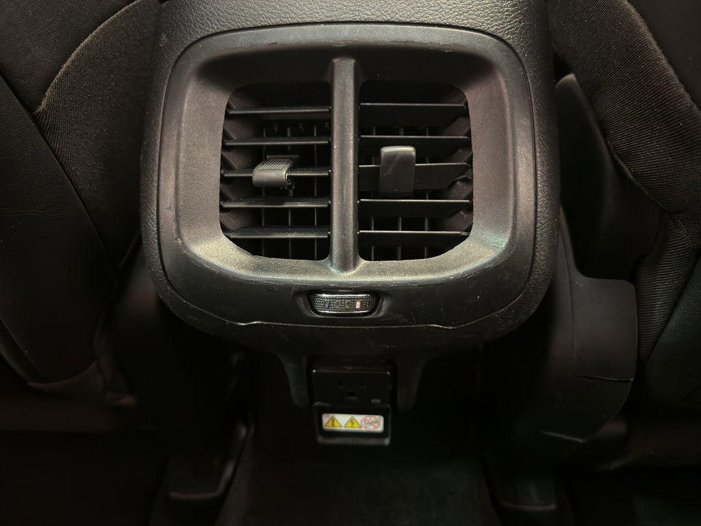 Used 2015 Jeep Cherokee Limited image 28