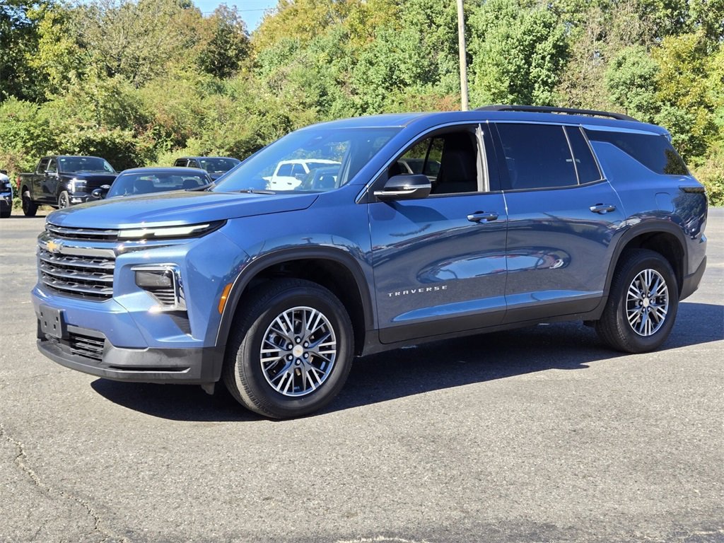 Used 2025 Chevrolet Traverse LT image 7