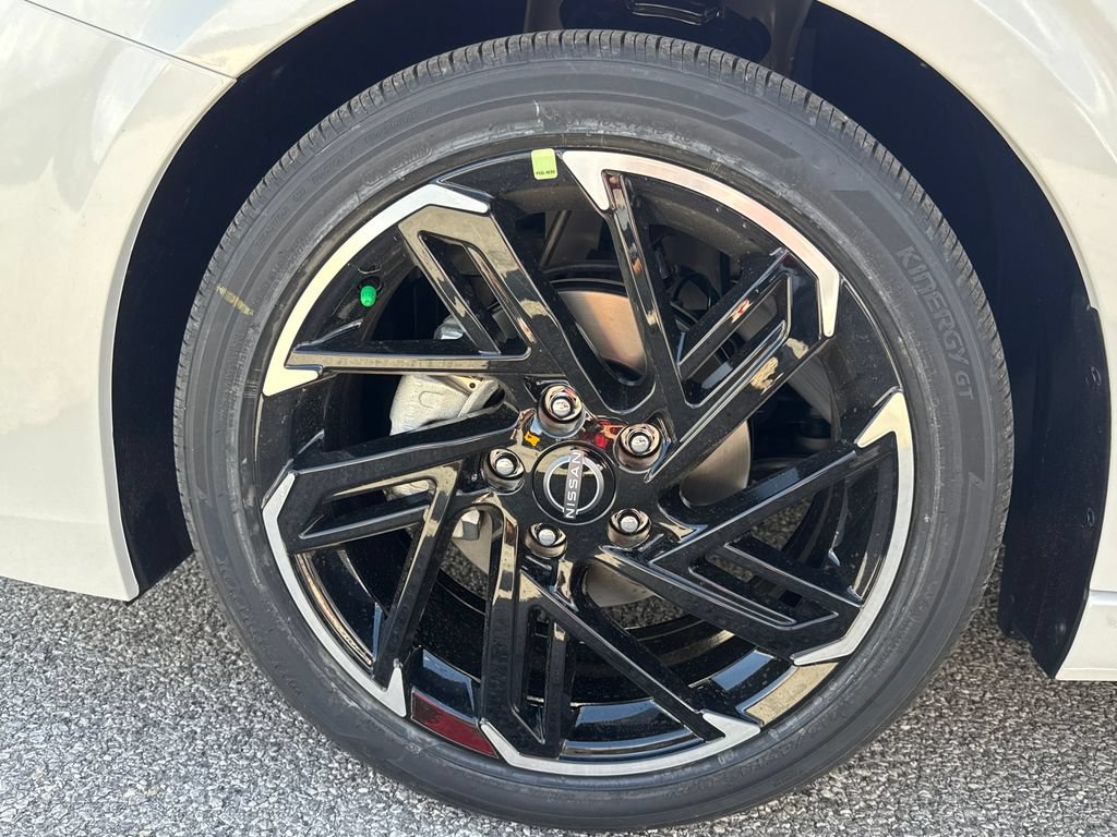 New 2026 Nissan Sentra SR w/ SR Premium Package FWD image 28
