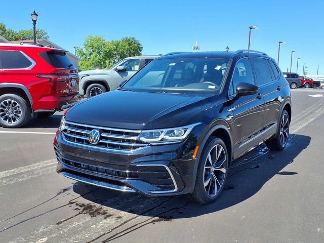 Used 2024 Volkswagen Tiguan SEL R-Line AWD/4WD image 32
