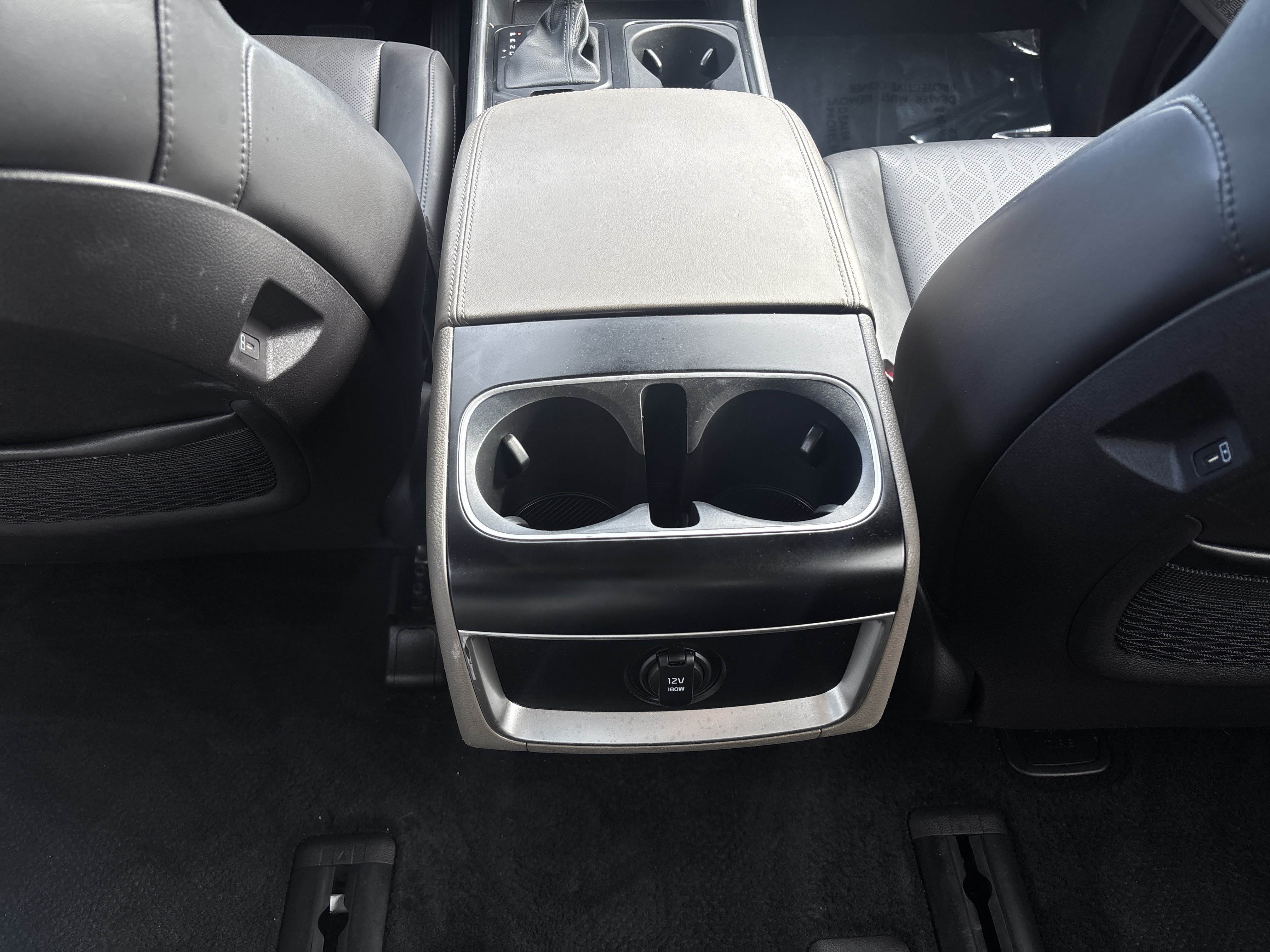 Used 2025 Kia Carnival FWD image 14