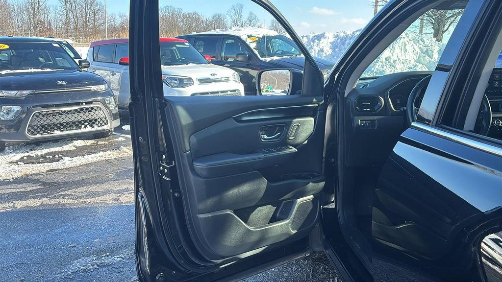 Used 2024 Honda Pilot Touring image 11