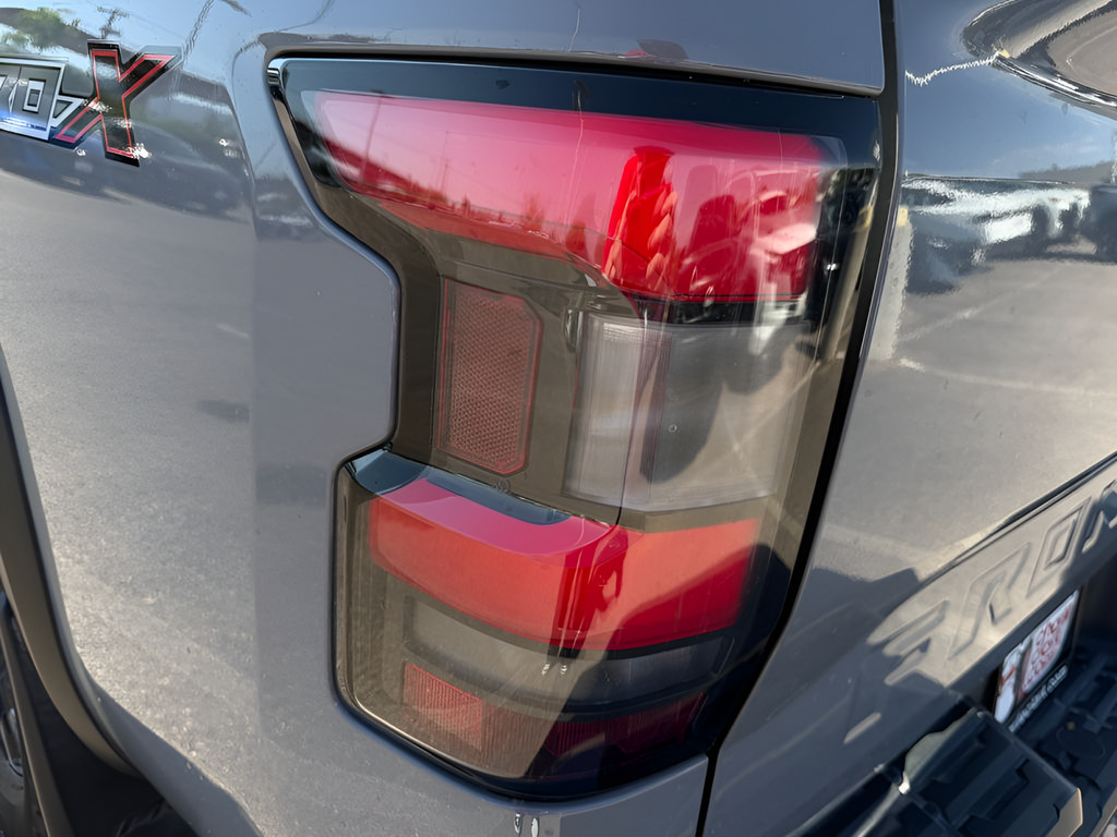 Used 2024 Nissan Frontier Pro-X RWD image 23