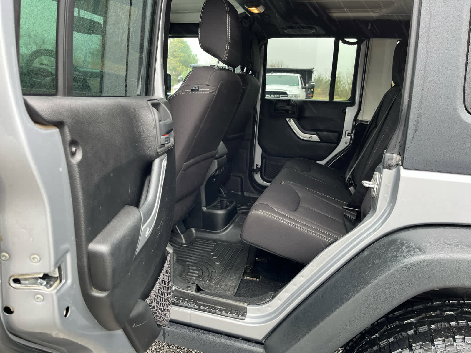 Used 2013 Jeep Wrangler Unlimited Rubicon w/ Connectivity Group image 19