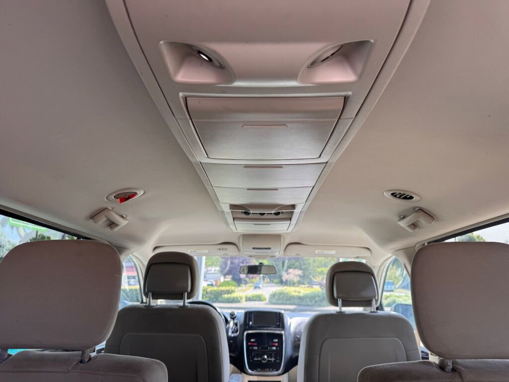 Used 2011 Dodge Grand Caravan Crew FWD image 14