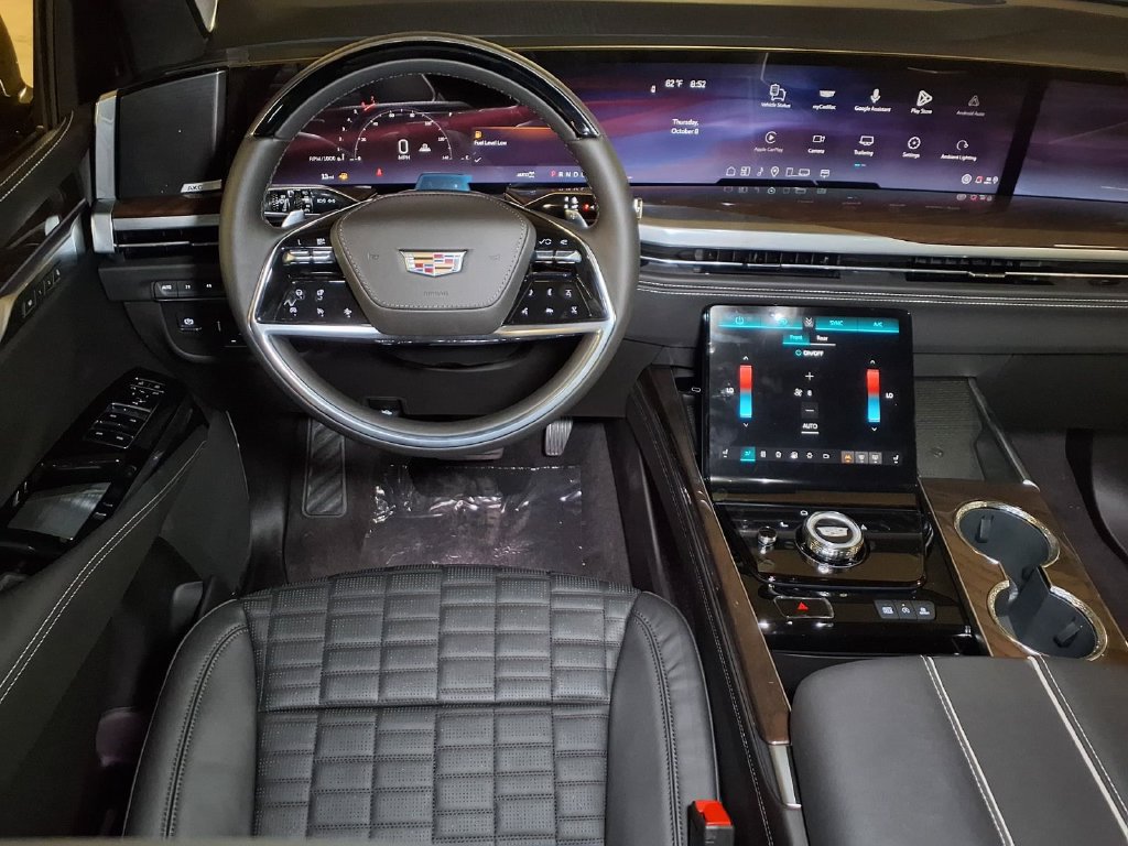 New 2027 Cadillac Escalade Platinum Sport w/ LPO, Floor Liner Package AWD/4WD image 13