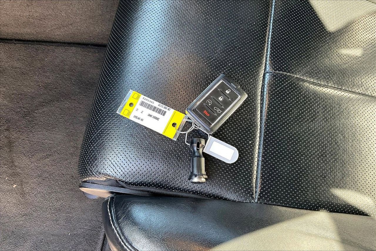 Certified 2021 Jeep Grand Cherokee L Overland w/ Luxury Tech Group IV image 35