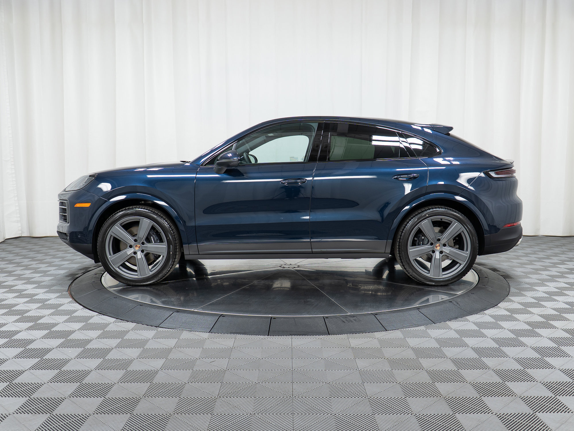 New 2026 Porsche Cayenne Coupe AWD/4WD image 2