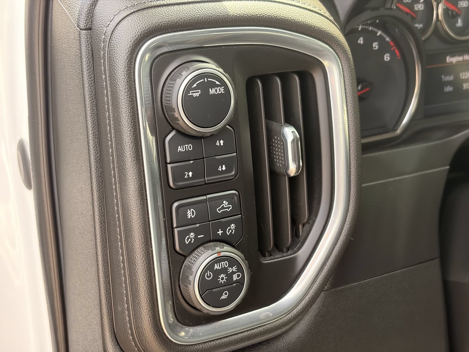 Used 2020 Chevrolet Silverado 1500 LT Trail Boss AWD/4WD image 21