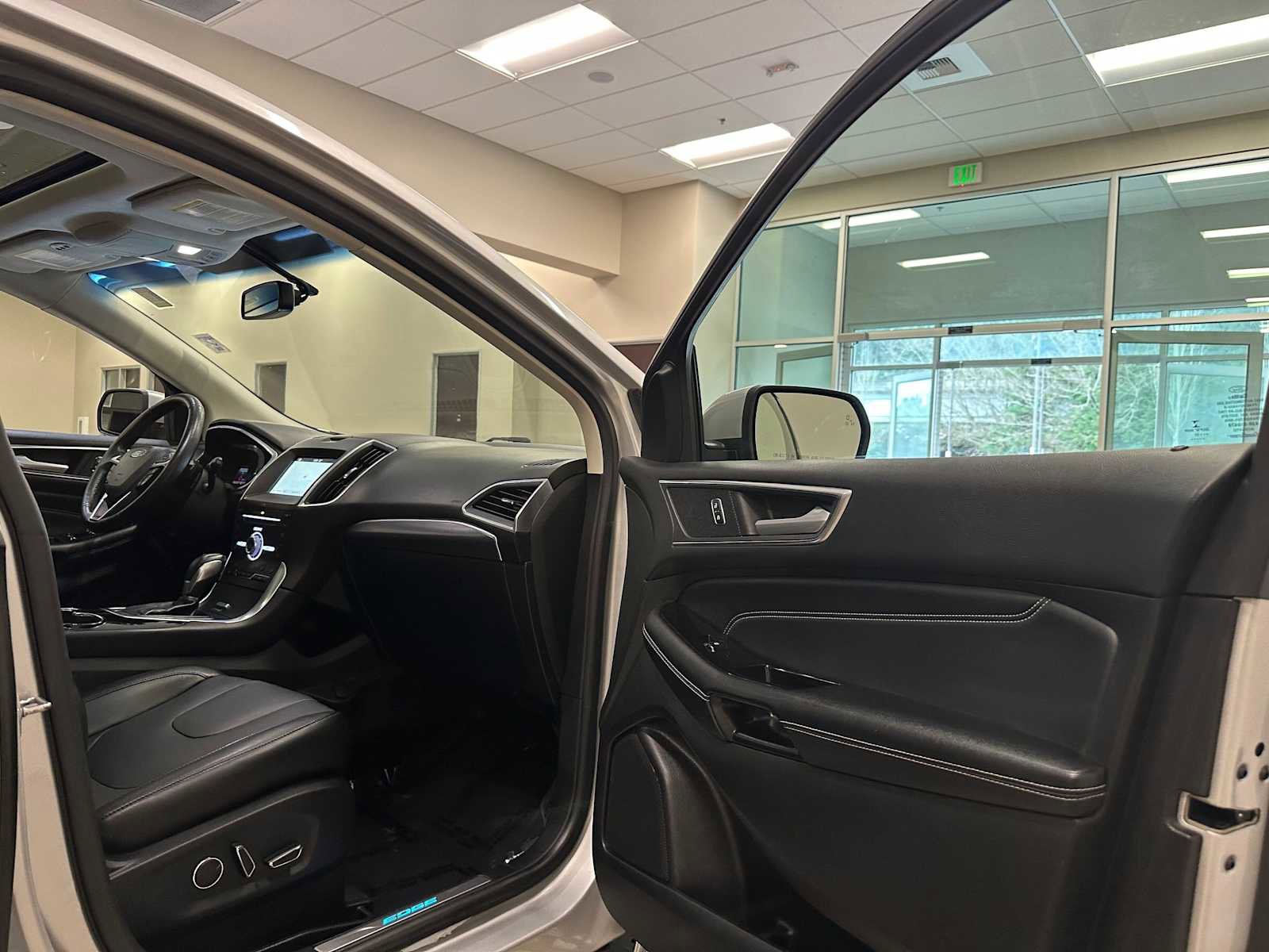 Used 2017 Ford Edge Titanium w/ Canadian Touring Package image 27