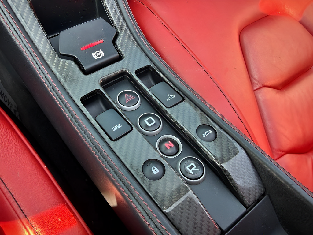 Used 2015 McLaren 650S Spider RWD image 46